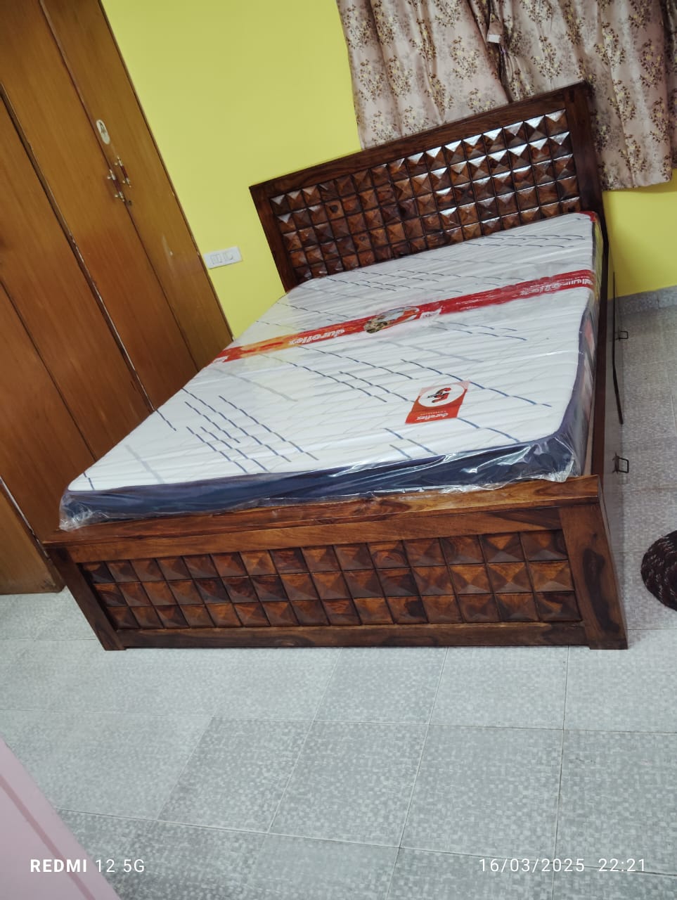 Diamond Sheesham Wood Bed