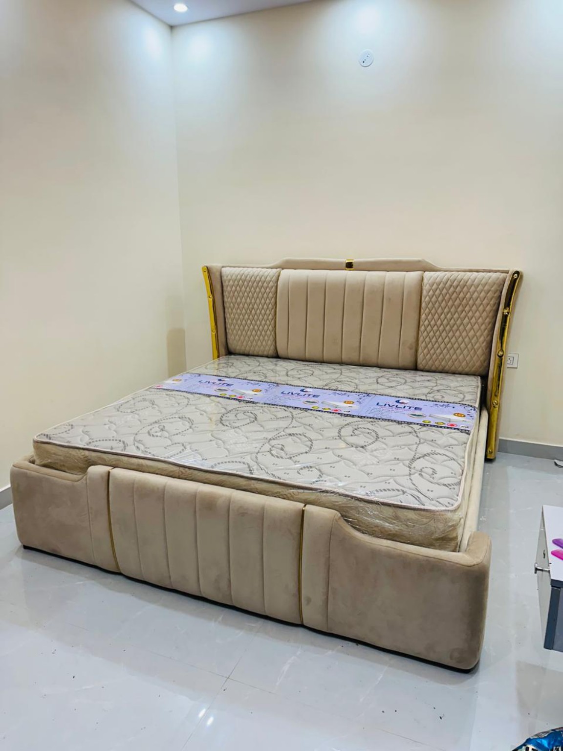 Luxury Upholstery Cot
